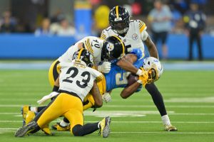 Giro muerto | Steelers CB Darius Raze sufre conmoción cerebral en derrota ante Chargers