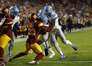 Giro muerto | Los comandantes consiguen al novato CB Trey Amos (pierna) en IR