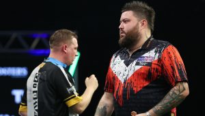 Large Slam of Darts 2025: Michael Smith prepara un enfrentamiento con Luke Humphries después de sobrevivir a 11 dardos de Chris Dobey