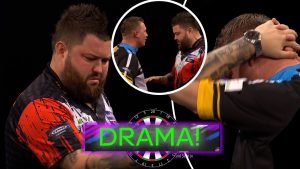 Michael Smith y Chris Dobey juegan el tramo final más dramático con DIECIOCHO dardos pasados ​​por encima.