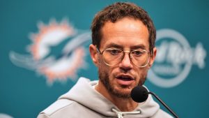 Mike McDaniel: el entrenador de los Miami Dolphins ‘sin naufragio está en deuda’ con Dan Quinn de los Washington Commanders por su sobriedad