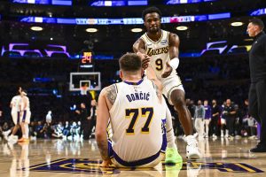 Estadísticas de Bronny James esta noche: El hijo de LeBron James desperdicia una enorme oportunidad con otro fracaso presente en la gran derrota de los Lakers contra OKC (12 de noviembre)