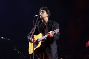 ¿Cómo abordó Nat Wolff asistir a la boda de un ex? El actor recuerda su experiencia “desquiciada”