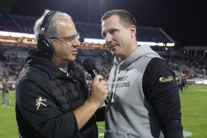 Giro muerto | Carlos Hernández ofrece dos TD extravagantes mientras Wake Forest pasa por la UNC