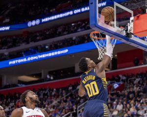 Giro muerto | Pacers y Hornets, desesperados por conseguir un balón en el enfrentamiento