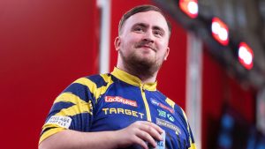 Luke Littler: El número uno del mundo gana en las finales del Gamers Championship para llegar a los cuartos de final