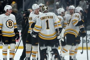 Giro muerto | Morgan Geekie monta un trote ardiente mientras los Bruins se enfrentan a los tiburones
