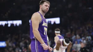 Dónde y cómo ver en vivo y gratis Los Angeles Lakers vs. Dallas Mavericks hoy: TV y streaming on-line del partido de la NBA 2025 | Carrying News Spain