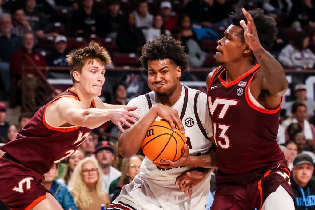 Giro muerto | Virginia Tech derrota a Carolina del Sur en tiempo extra con una bandeja de Ben Hammond