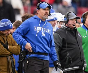 Giro muerto | Jon Sumrall de Florida contrata al DC de Kentucky Brad White