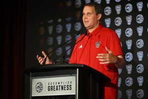 Giro muerto | NC Recount deslizante vivo para aplicar frenos en el juego contra UNC Asheville