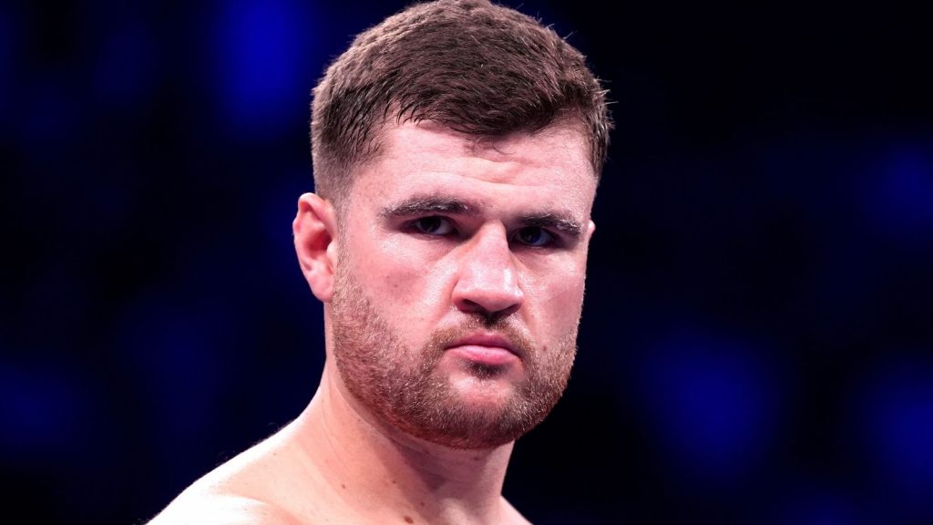 Johnny Fisher sobrevive a la alarma antes de enfrentarse a Ivan Balaz en Montecarlo