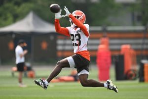 Giro muerto | Lista de verificación: Los Leones firman al frágil DB Damontae Kazee