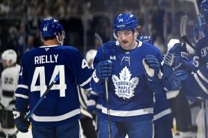 Giro muerto | Bobby McMann de los Leafs suspendido un juego por palo alto