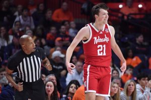 Giro muerto | El No. 23 Nebraska supera al No. 13 Illinois con el último segundo triple