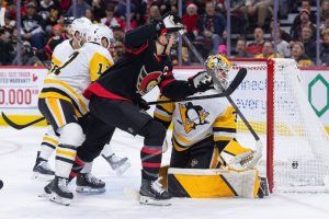 Giro muerto | Brady Tkachuk califica dos veces mientras los senadores suavizan a los pingüinos tambaleantes
