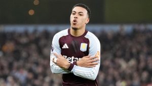 Aston Villa 2-1 Man Utd: Morgan Rogers coloca dos maravillas mientras el equipo de Unai Emery se asegura nuevamente para cerrar la brecha con el Arsenal