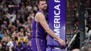 La lesión de Luka Doncic en la pierna izquierda prende las alarmas en los Lakers | Wearing News Spain
