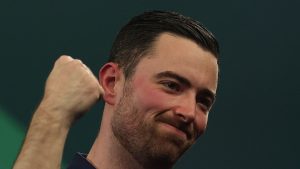 Campeonato Mundial de Dardos: Luke Humphries derrota a Paul Lim en la segunda ronda mientras Gian van Veen y Nathan Aspinall además van a buscar
