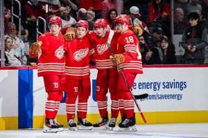 Giro muerto | Los abrasadores Red Wings albergan estrellas en ascenso mientras los calentadores de diciembre chocan