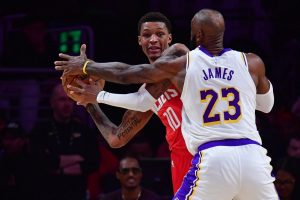Giro muerto | Los Rockets concluyen su salida con un puntaje navideño dominante sobre los Lakers