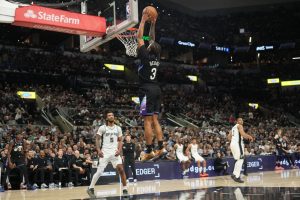Giro muerto | Lauri Markkanen ayuda a llevar al Jazz a la calle sobre los Spurs