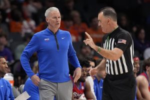 Giro muerto | BJ Edwards (triple-doble), SMU golpean a Cal Pronounce Fullerton