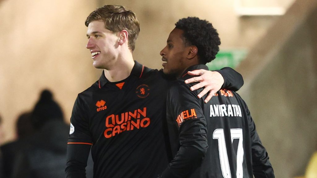 Livingston 1-3 Dundee United: las mandarinas suben a la Premiership escocesa entre los seis primeros con la victoria en Livi