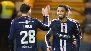 Dundee 2-1 Kilmarnock: Charlie Reilly clasifica al ganador en la remontada para hacer que Sad Blues esté seguro de ser una amenaza