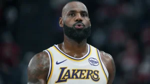 LeBron James cumple 41 años: las leyendas de la NBA que jugaron a esa edad y quién hizo el récord de puntos | Sporting News Spain