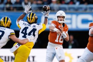Giro muerto | Arch Manning (4 TD), el No. 13 de Texas cierra la puerta al No. 18 de Michigan