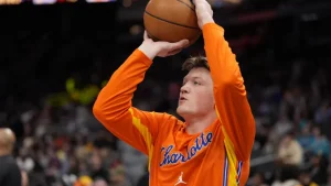 Kon Knueppel hace historia en la NBA al romper un récord de Steph Curry y es comparado con una leyenda | Wearing News Spain