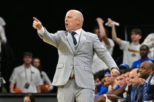 Giro muerto | Mick Cronin desafía la dureza de UCLA antes del enfrentamiento de Wisconsin