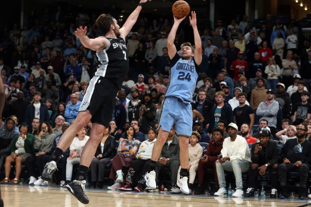 Giro muerto | Los Grizzlies vienen de la asistencia para vencer a los Spurs 106-105