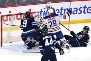 Giro muerto | Connor McDavid continúa siendo una megaestrella mientras los Oilers destruyen a los Jets