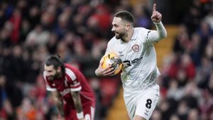 Dominik Szoboszlai: el técnico del Barnsley, Conor Hourihane, dice que al mediocampista le faltó admiración por el error de esquema en la eliminatoria de la Copa FA