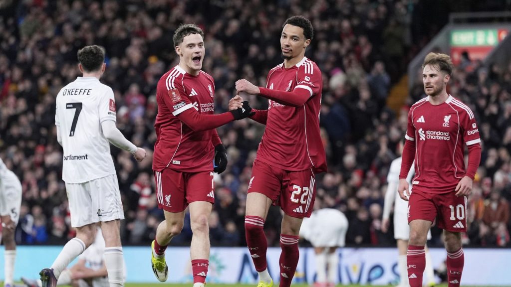 Liverpool 4-1 Barnsley: Dominik Szoboszlai se clasifica como aturdidor cuando los Rojos vencieron al equipo de la Liga Uno para establecer la eliminatoria con Brighton