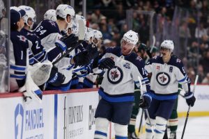 Giro muerto | Jonathan Toews logra las partes 900 y 901 mientras los Jets derrotan a Wild