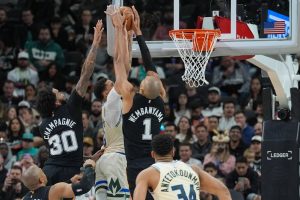 Giro muerto | Wembanyama encabeza el ataque equilibrado de los Spurs en un rescate desbocado sobre los Bucks