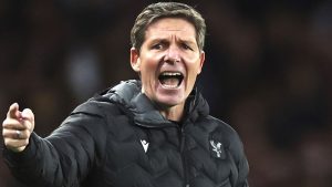 Oliver Glasner expresa su irritación por la venta de Marc Guehi tras la derrota del Crystal Palace en Sunderland