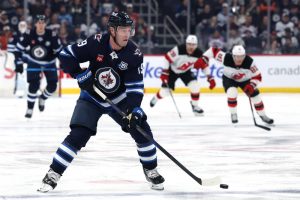 Giro muerto | El ruinoso capitán de los Hawks y el nuevo Jet Jonathan Toews regresa a Chicago