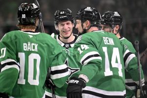 Giro muerto | Las estrellas alternan suerte con los Bruins en una gran victoria