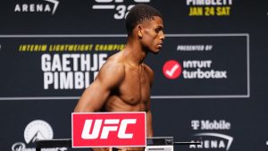 Cameron Smotherman colapsa en el pesaje para UFC 324 cuando se cancela la pelea con Ricky Turcios