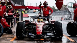 F1 revisando: Isack Hadjar choca con Pink Bull después de que Lewis Hamilton y Max Verstappen hicieran sus primeras apariciones en Barcelona