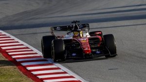 Lewis Hamilton dice que Ferrari lo está haciendo mejor que el último año en las pruebas de F1 después de terminar su primera carrera en seco en Barcelona
