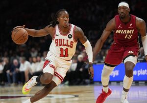 Giro muerto | El gran esfuerzo de Ayo Dosunmu lleva a los Bulls ante el Heat