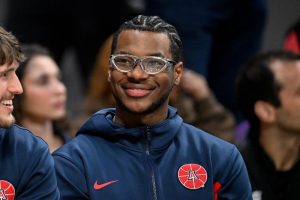 Giro muerto | El hijo de LeBron James, Bryce, lucirá la camiseta roja del No. 1 Arizona