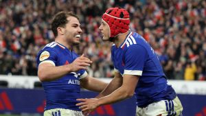 Francia 36-14 Irlanda: los campeones defensores del Seis Naciones logran una victoria con puntos de bonificación mientras la compañía paga por 50 minutos abyectos