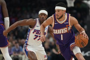 Giro muerto | El franco Joel Embiid lleva a los 76ers a superar a los Suns