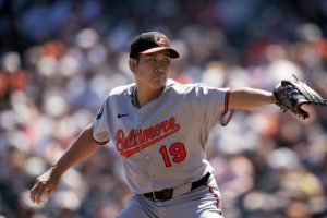 Giro muerto | Los Rockies firman al P Tomoyuki Sugano y salvan al OF Kris Bryant en la lista de lesionados de 60 días